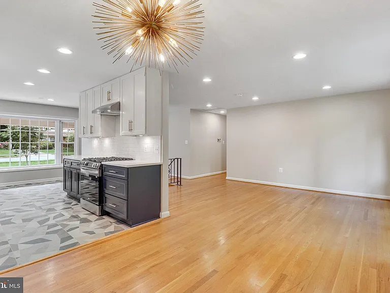 5019 Fleming Dr — Photo 9