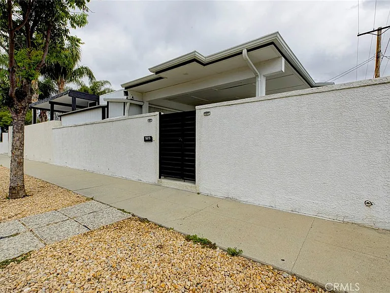 16615 Los Alimos St — Photo 10