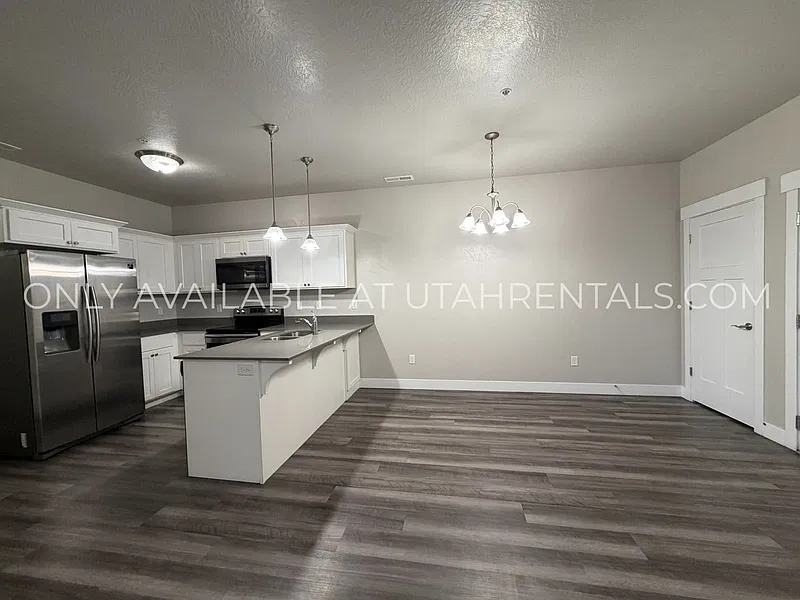 3 bed, 2.0 bath, 1272 sqft, $1,750 — Photo 4