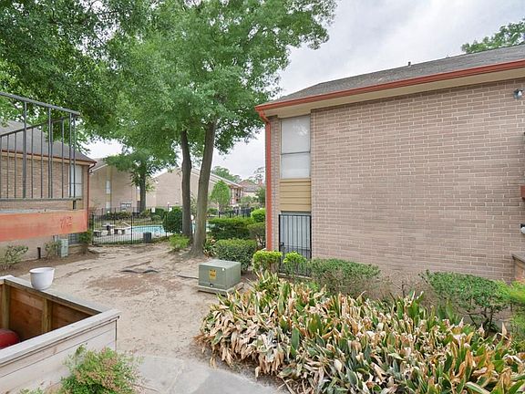 3rd image of 12955 Woodforest Blvd APT 72