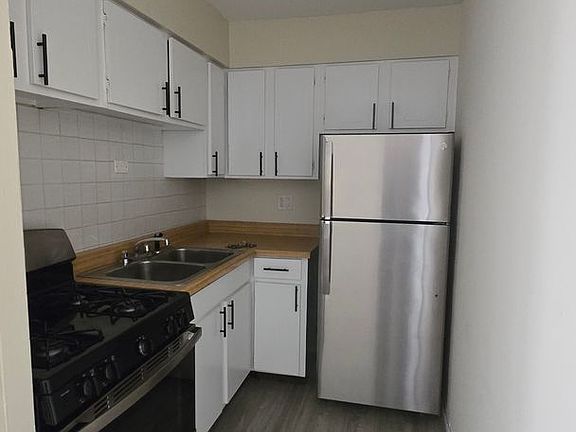 5th image of 525 W Deming Pl APT 420