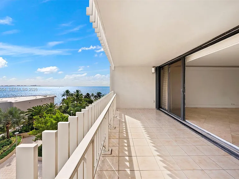 3 Grove Isle Dr #C605 — Photo 3