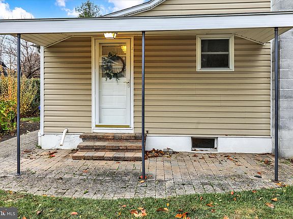 5th image of 3429 Marion St