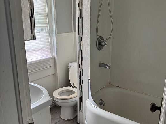 5th image of 61 E Parker St #2