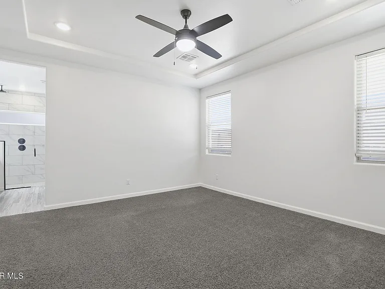 253 Farnborough St — Photo 22