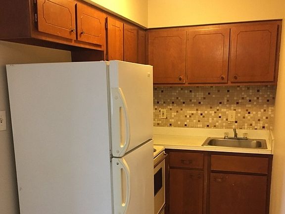 4th image of 4250 Virginia Ave APT 5