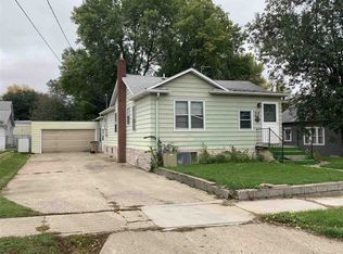 712 9th St NE, Minot, ND 58703