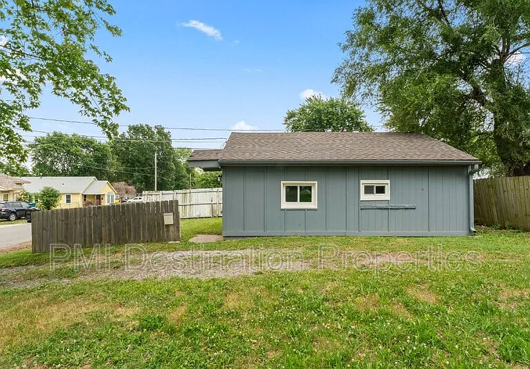 915 E Hayward Ave — Photo 15