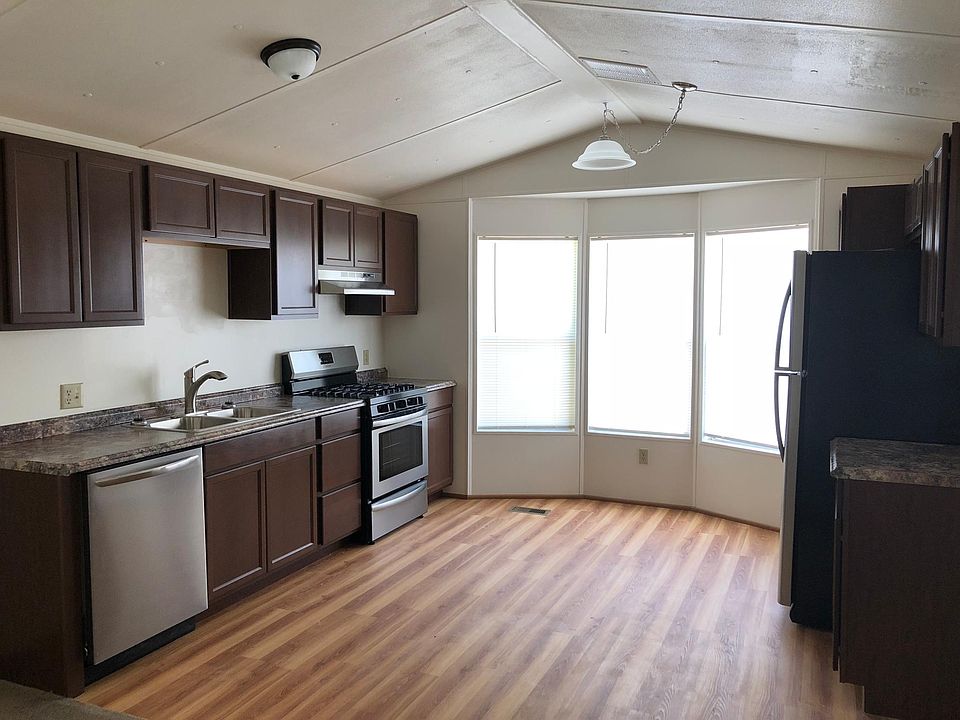Kitchen (Fully Remodeled)