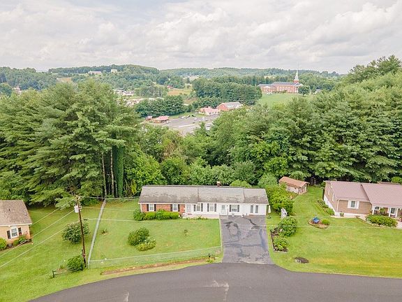 4th image of 106 King Arthur Ct