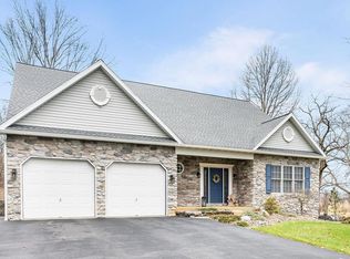 4135 Hill Terrace Dr, Reading, PA 19608