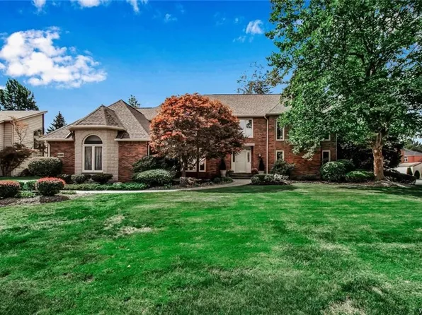 8395 Black Walnut Dr, East Amherst, NY 14051
