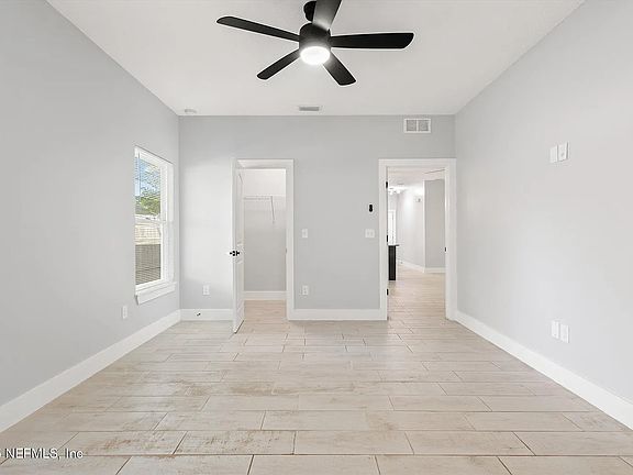 5th image of 406 E Cochran Ave