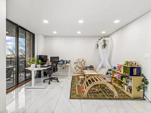 427 Harmon Cove Tower image 10 of 24