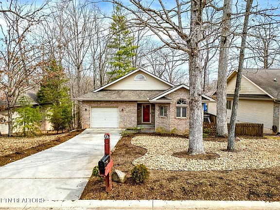 2nd image of 206 Toqua Greens Ln