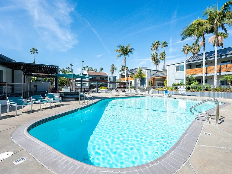 Beverly Plaza Apartments — Photo 36