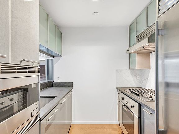 3rd image of 200 Chambers St APT 6T