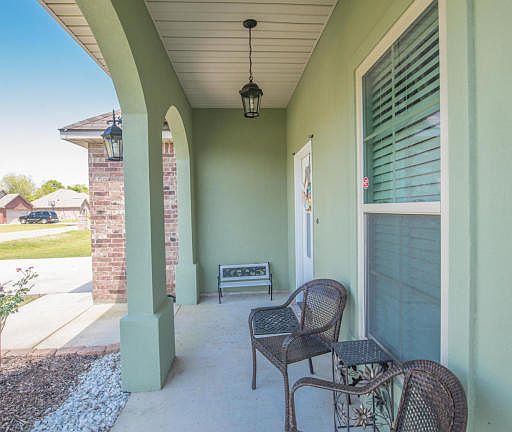 3rd image of 1084 Bridgetowne Ln