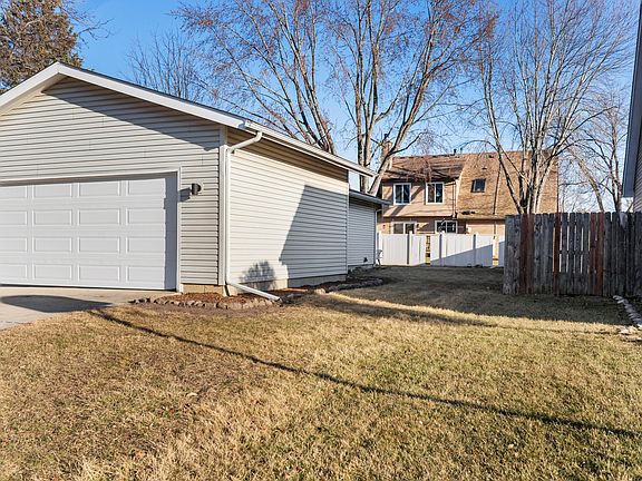 2nd image of 215 Apple Hill Ln
