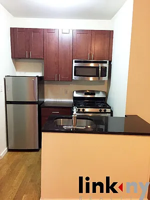 Rented by Link NY Realty | media 9