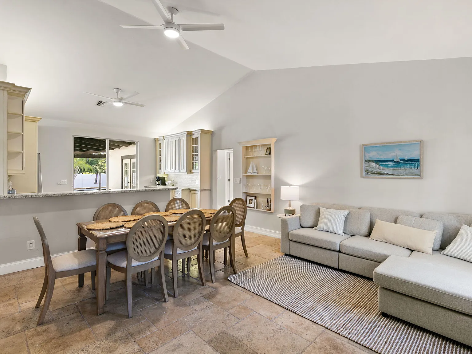 4 bed, 2025 sqft, $9,000 — Photo 3