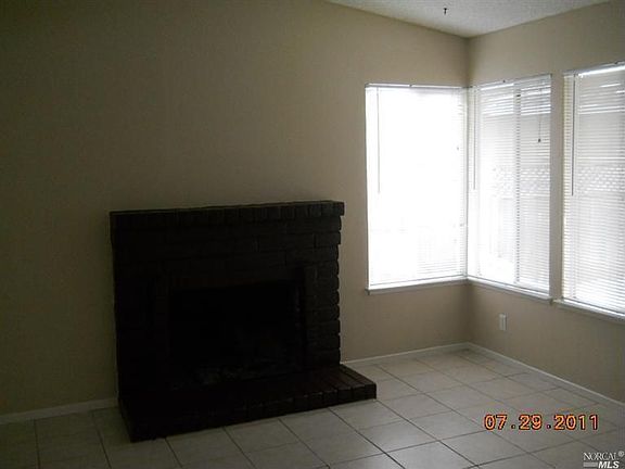 4th image of 165 Birch St