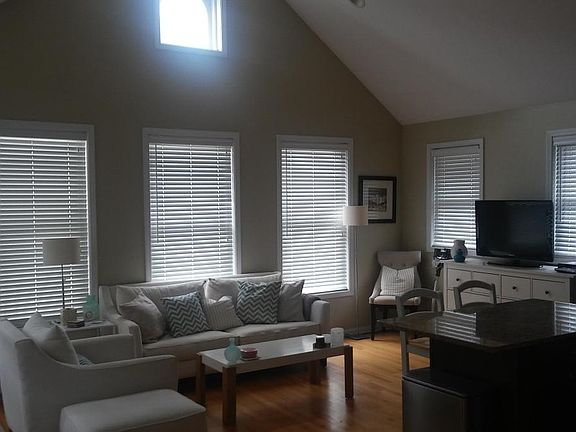 2nd image of 1717 N Fern Ct