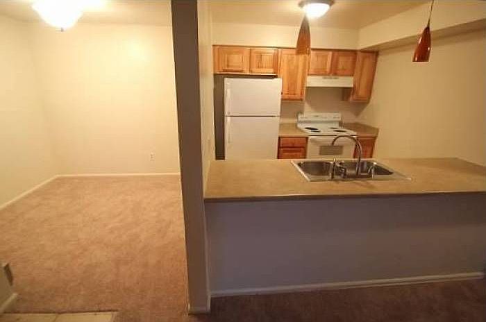 Kitchen & Dining