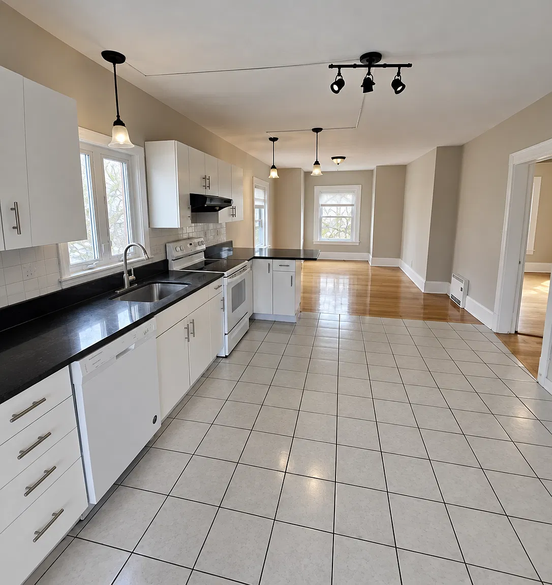 3 bed, 1.0 bath, 1000 sqft, $3,000 — Photo 2