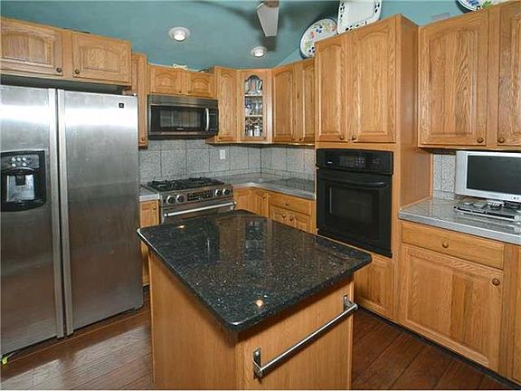 2nd image of 115 Circle Dr