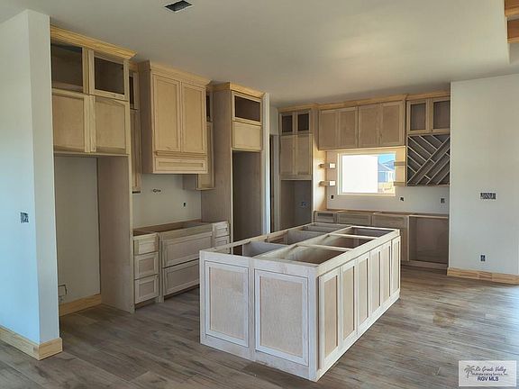 4th image of 9728 Heights South 9