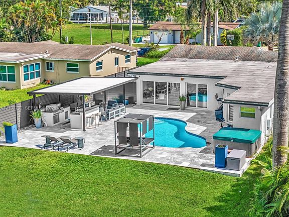 4th image of 4465 SW 34th Ter