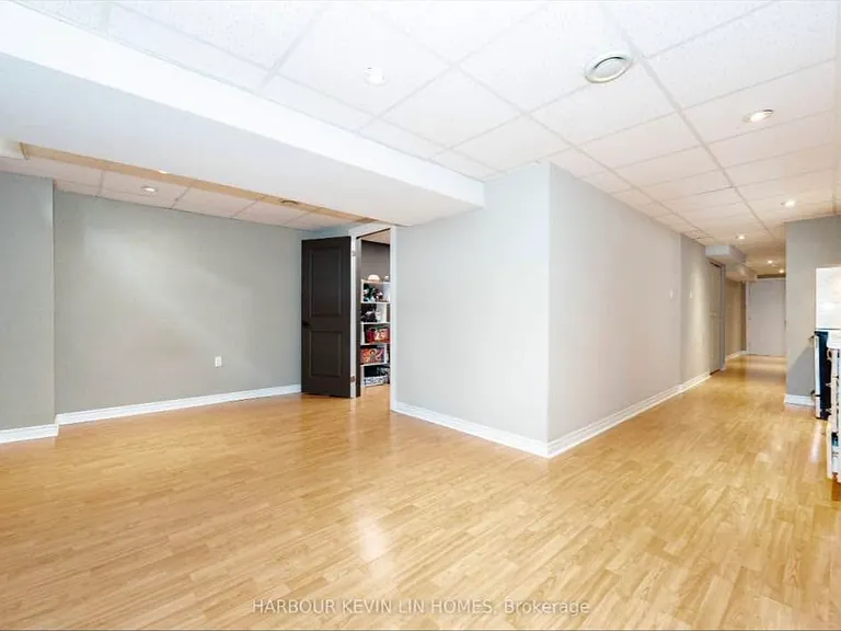 106 Blackthorn Dr #BASEMENT — Photo 3