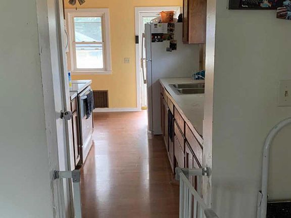 5th image of 1339 Glenrose Ave