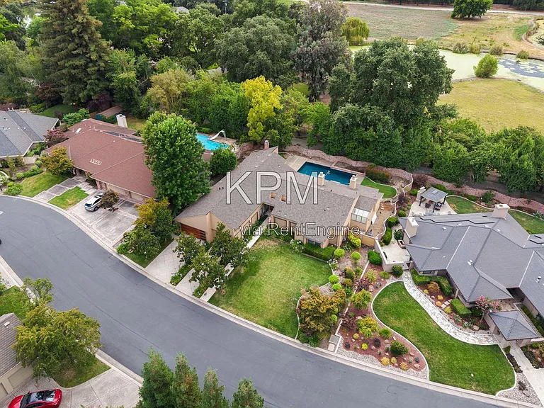 3342 Cove Cir — Photo 62