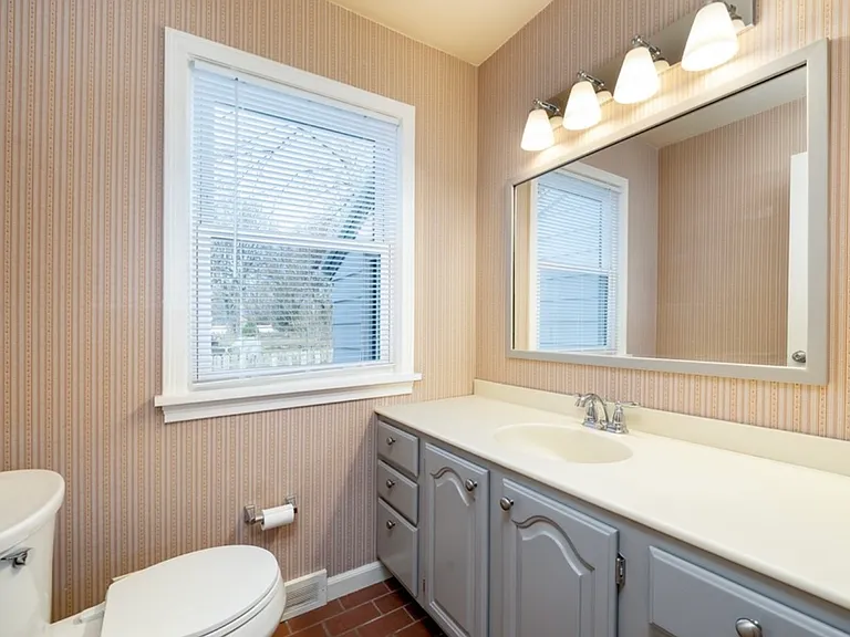 10 Hollyvale Dr — Photo 13