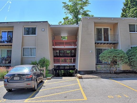 2nd image of 631 Fox Run Ln
