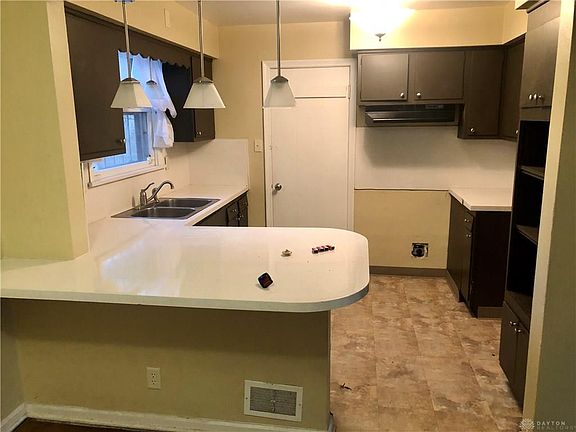 4th image of 1631 Parkhill Dr