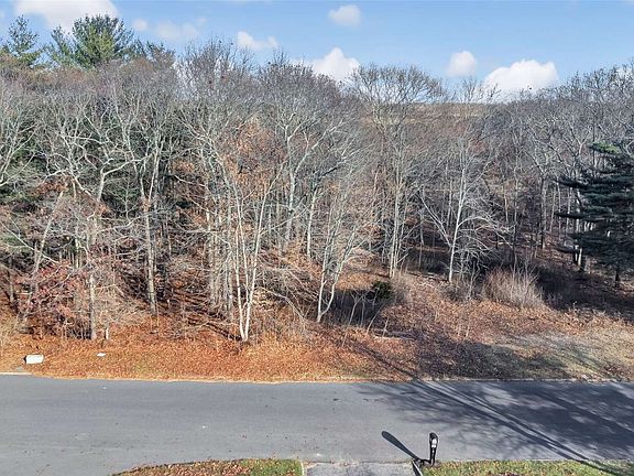 4th image of 38 Moet Dr