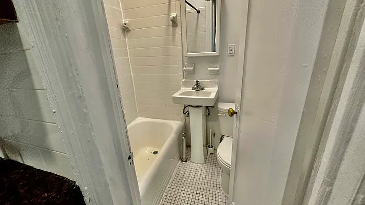 Rented by HOLTON REAL ESTATE INC. | media 6