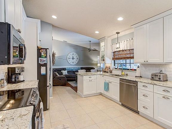 3rd image of 2217 Lime Oak Ct