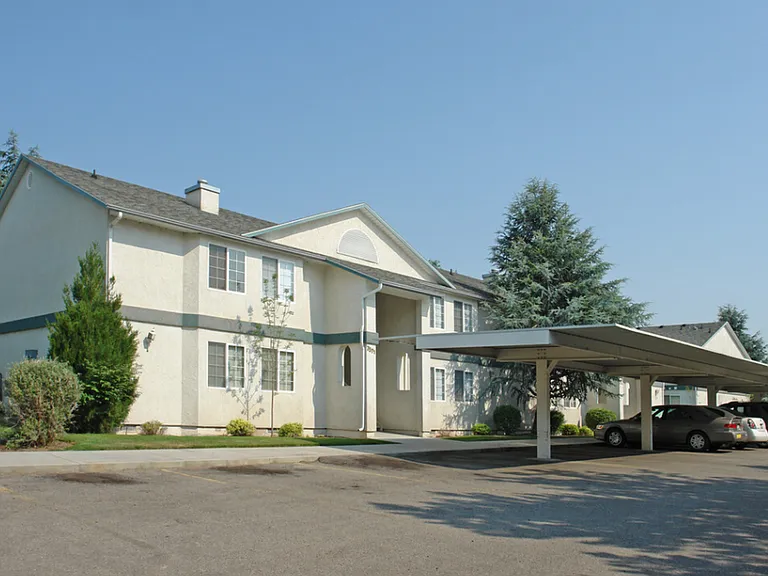 The Pines Apartments — Photo 33
