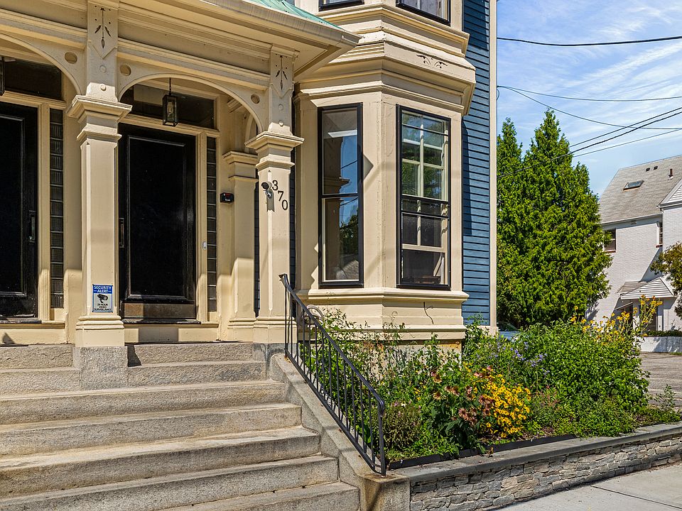 1st image of 370 Thayer St #4