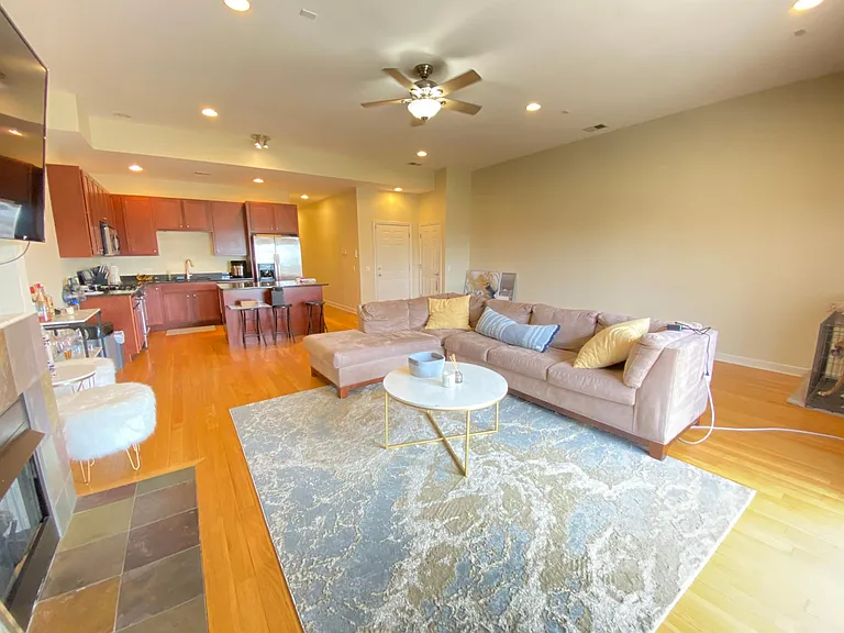 1655 S California Ave #4 — Photo 4