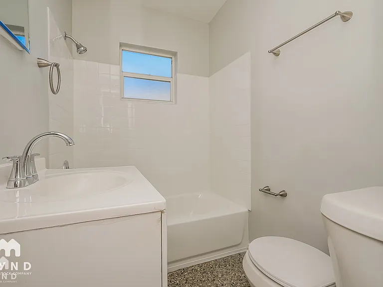 1505 E Genesee St — Photo 11
