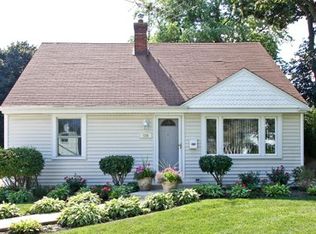 326 Neva Ave, Glenview, IL 60025