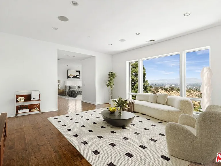 14435 Mulholland Dr — Photo 22