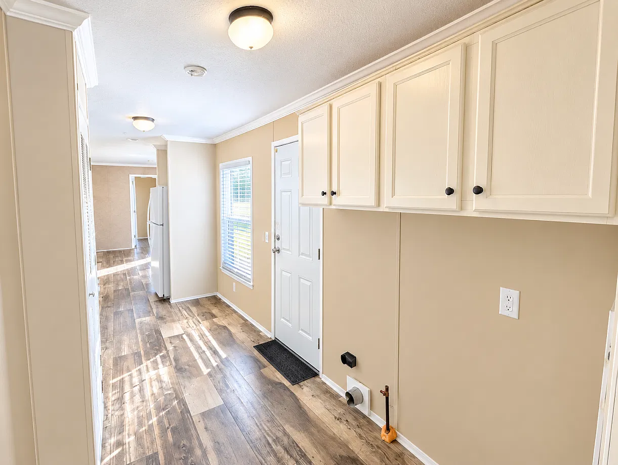 2 bed, 784 sqft, $945 — Photo 2