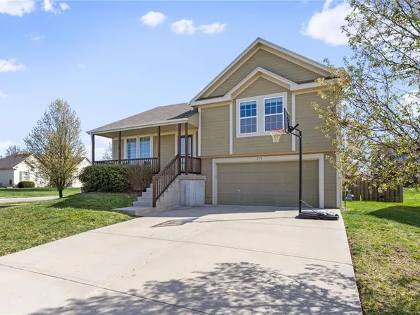 653 E Apache St, Gardner, KS 66030