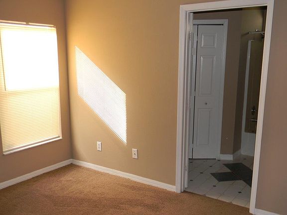 2nd image of 5208 Regal Oak Cir